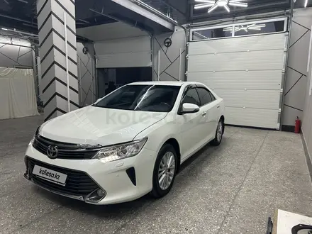 Toyota Camry 2015 года за 11 200 000 тг. в Шымкент – фото 3