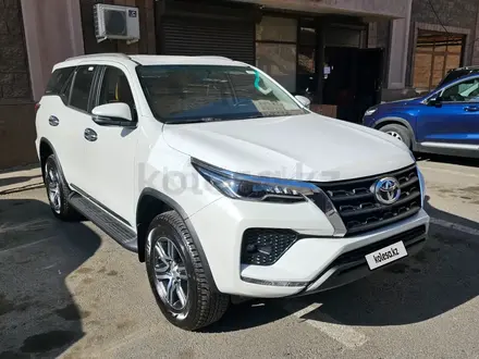 Toyota Fortuner 2023 года за 22 800 000 тг. в Алматы – фото 4