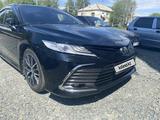 Toyota Camry 2021 года за 17 800 000 тг. в Экибастуз – фото 2