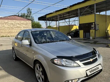 Daewoo Gentra 2014 года за 3 550 000 тг. в Шымкент – фото 18