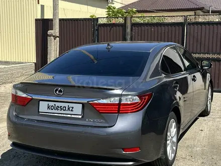 Lexus ES 300h 2014 года за 10 000 000 тг. в Атырау – фото 3