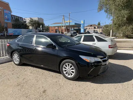 Toyota Camry 2015 года за 6 200 000 тг. в Актобе – фото 2