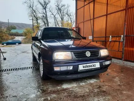 Volkswagen Vento 1993 года за 1 350 000 тг. в Алматы