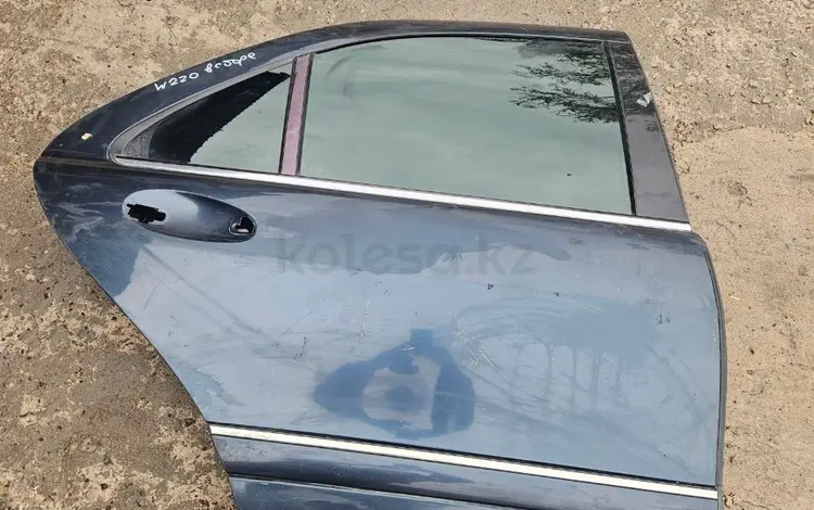 Дверь Mercedes-Benz W220 за 1 000 тг. в Алматы