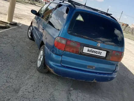 Volkswagen Sharan 1999 года за 1 850 000 тг. в Актобе – фото 8