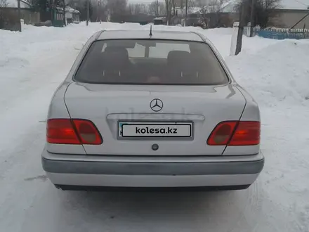 Mercedes-Benz E 200 1998 годаүшін2 600 000 тг. в Петропавловск – фото 4