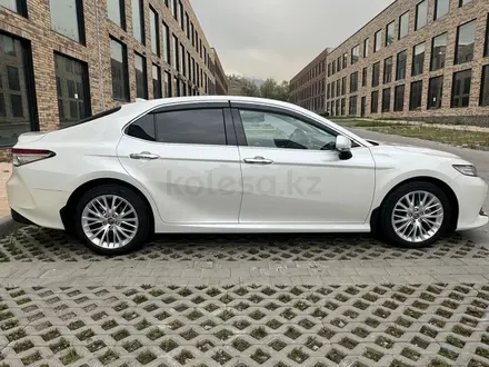 Toyota Camry 2020 года за 15 500 000 тг. в Алматы – фото 4