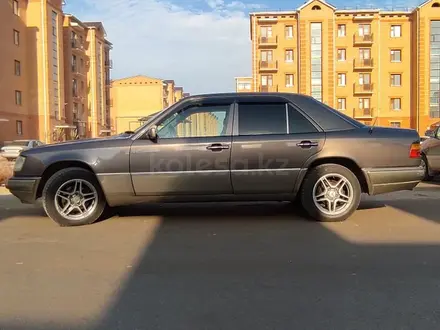 Mercedes-Benz E 220 1990 года за 2 000 000 тг. в Кызылорда – фото 9
