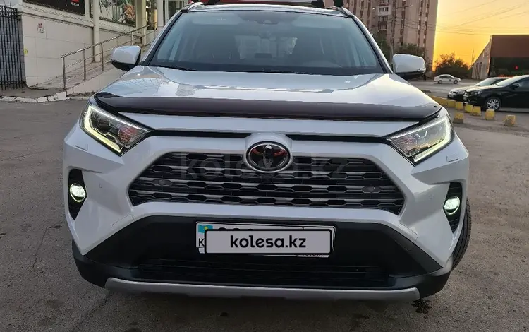 Toyota RAV4 2021 годаfor23 000 000 тг. в Уральск