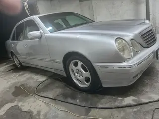 Mercedes-Benz E 320