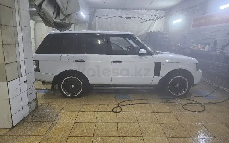 Land Rover Range Rover 2010 года за 13 000 000 тг. в Астана