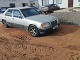 Mercedes-Benz E 200 1993 года за 1 000 000 тг. в Астана – фото 2