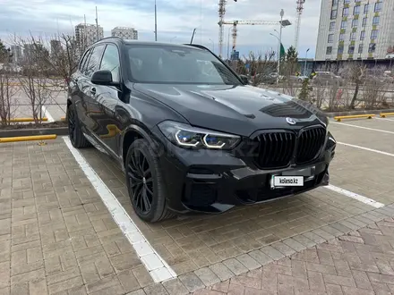 BMW X5 2022 года за 45 700 000 тг. в Астана