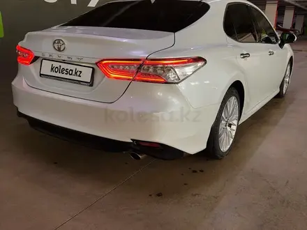 Toyota Camry 2019 года за 14 500 000 тг. в Астана – фото 4