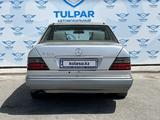 Mercedes-Benz E 220 1994 года за 2 650 000 тг. в Туркестан – фото 3