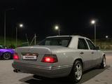 Mercedes-Benz E 320 1993 года за 3 200 000 тг. в Шымкент – фото 3