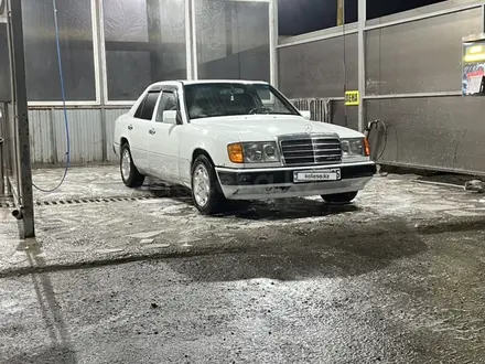 Mercedes-Benz E 230 1992 года за 1 600 000 тг. в Алматы – фото 2