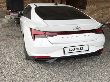 Hyundai Elantra 2023 года за 9 700 000 тг. в Тараз – фото 2