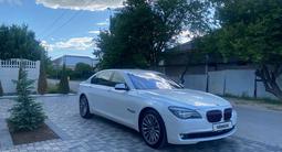 BMW 750 2010 года за 7 800 000 тг. в Тараз – фото 3