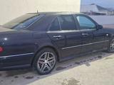 Mercedes-Benz E 320 2000 года за 2 200 000 тг. в Жанаозен – фото 4