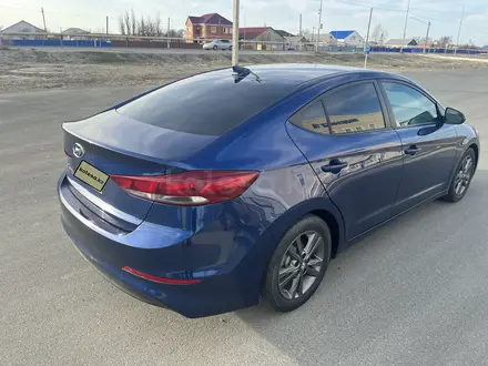 Hyundai Elantra 2017 года за 5 000 000 тг. в Атырау – фото 3