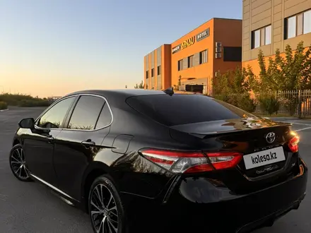 Toyota Camry 2019 года за 12 500 000 тг. в Атырау – фото 9