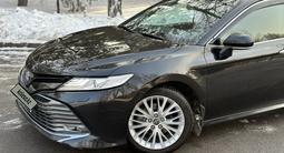 Toyota Camry 2019 года за 13 950 000 тг. в Алматы – фото 3