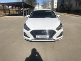 Hyundai Sonata 2019 годаfor9 900 000 тг. в Жанаозен – фото 2