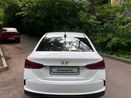 Hyundai Accent 2021 года за 7 350 000 тг. в Алматы – фото 2
