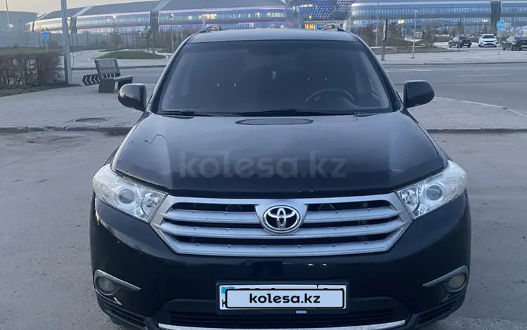 Toyota Highlander 2012 года за 11 000 000 тг. в Астана