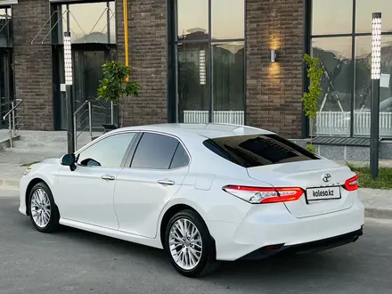 Toyota Camry 2020 года за 13 950 000 тг. в Астана – фото 5