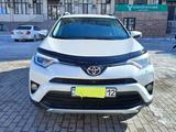 Toyota RAV4 2016 годаүшін12 200 000 тг. в Актау