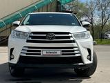 Toyota Highlander 2018 года за 10 000 000 тг. в Алматы