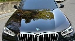 BMW X5 2022 года за 46 800 000 тг. в Алматы – фото 3