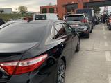 Toyota Camry 2015 года за 7 500 000 тг. в Атырау – фото 2