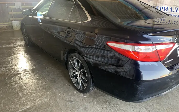 Toyota Camry 2015 года за 7 500 000 тг. в Атырау