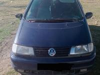 Volkswagen Sharan 1996 годаfor2 000 000 тг. в Тараз