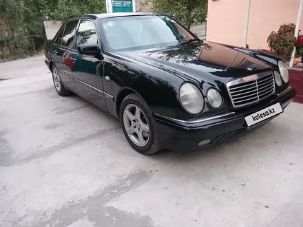 Mercedes-Benz E 320 1996 года за 3 300 000 тг. в Тараз – фото 2