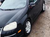 Volkswagen Jetta 2005 года за 2 200 000 тг. в Актобе – фото 4