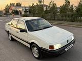 Volkswagen Passat 1990 года за 950 000 тг. в Астана