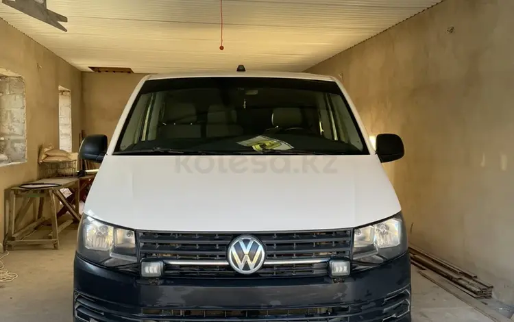 Volkswagen Caravelle 2018 года за 11 000 000 тг. в Уральск