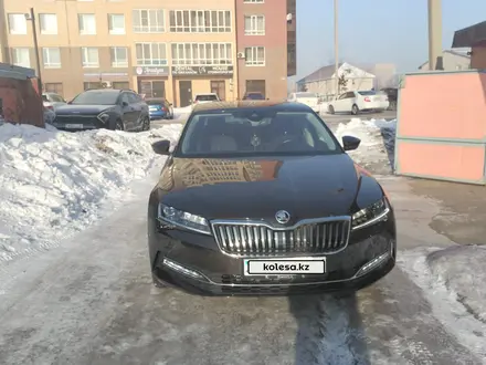 Skoda Superb 2020 года за 17 500 000 тг. в Астана