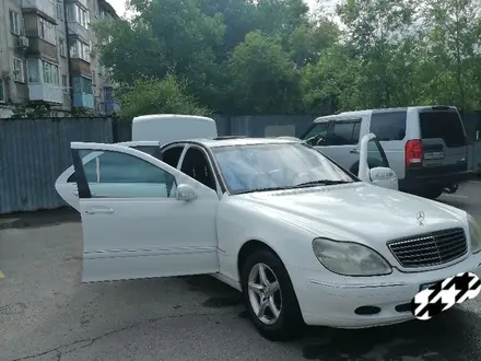 Mercedes-Benz S 320 2000 года за 3 666 666 тг. в Караганда – фото 4