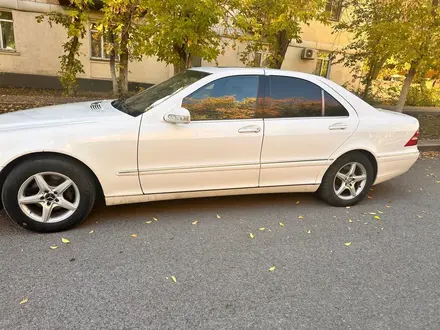 Mercedes-Benz S 320 2000 года за 3 666 666 тг. в Караганда – фото 8