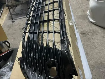 Решетка в бампер Камри 80 ORIGINAL за 100 000 тг. в Алматы