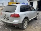 Volkswagen Touareg 2003 года за 5 200 000 тг. в Актобе – фото 4