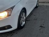 Chevrolet Cruze 2012 года за 3 200 000 тг. в Актау – фото 4