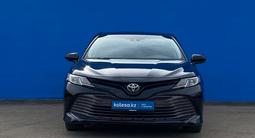 Toyota Camry 2018 года за 10 760 000 тг. в Алматы – фото 2