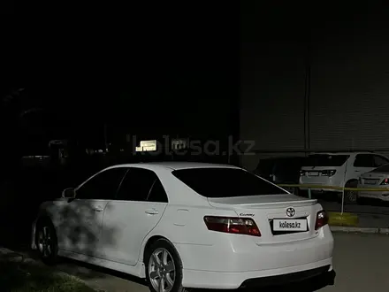 Toyota Camry 2008 года за 6 000 000 тг. в Актобе – фото 2