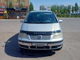 Volkswagen Sharan 2002 годаүшін2 700 000 тг. в Астана